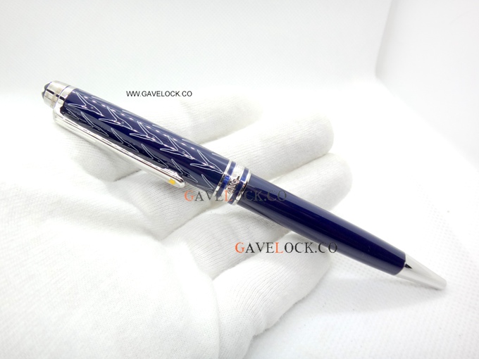 Montblanc Le Petit Prince Blue Barrel Silver Clip Blue Precious Resin Barrel Ballpoint Pen Montblanc Le Petit Prince Blue Barrel Silver Clip Blue Precious Resin Barrel Ballpoint Pen